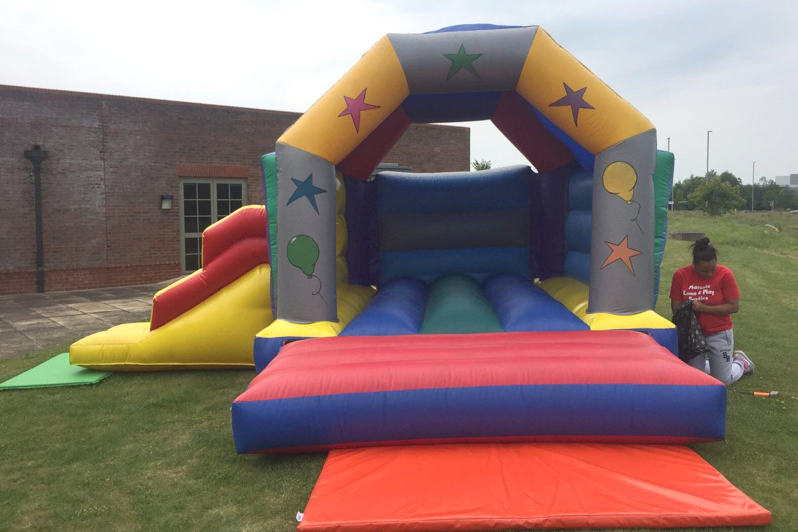 A bouncy castle with slide in the middle of it