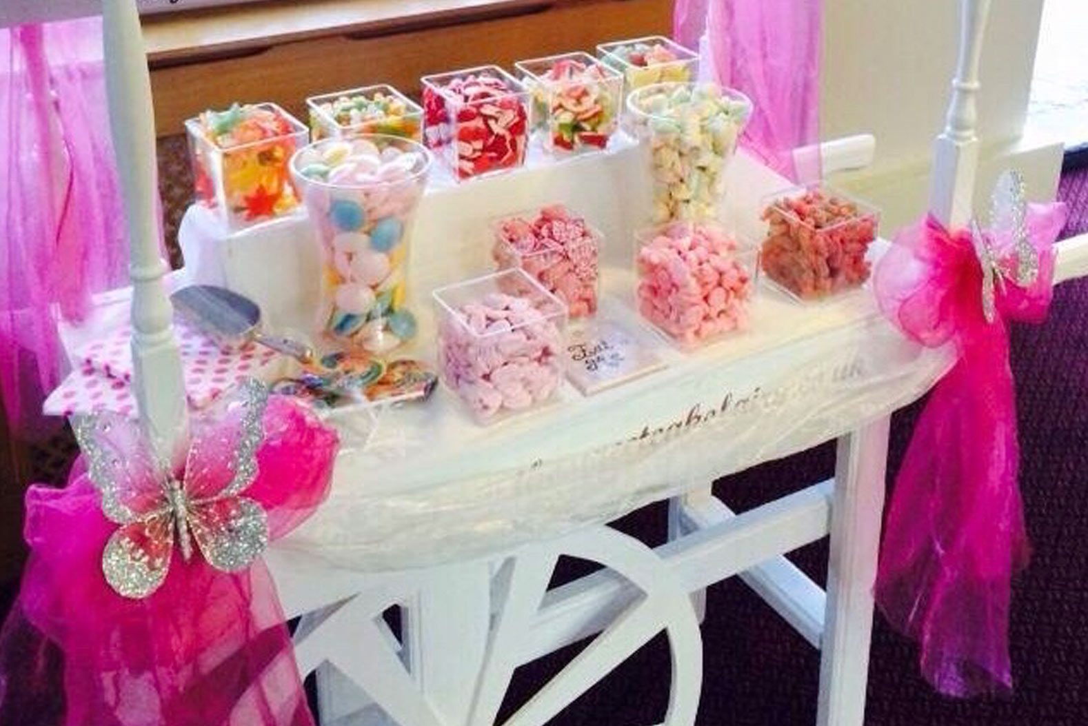 A table with many different types of candy.